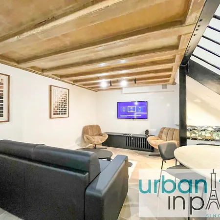 09 - Stylish Duplex Champs-elysees Париж